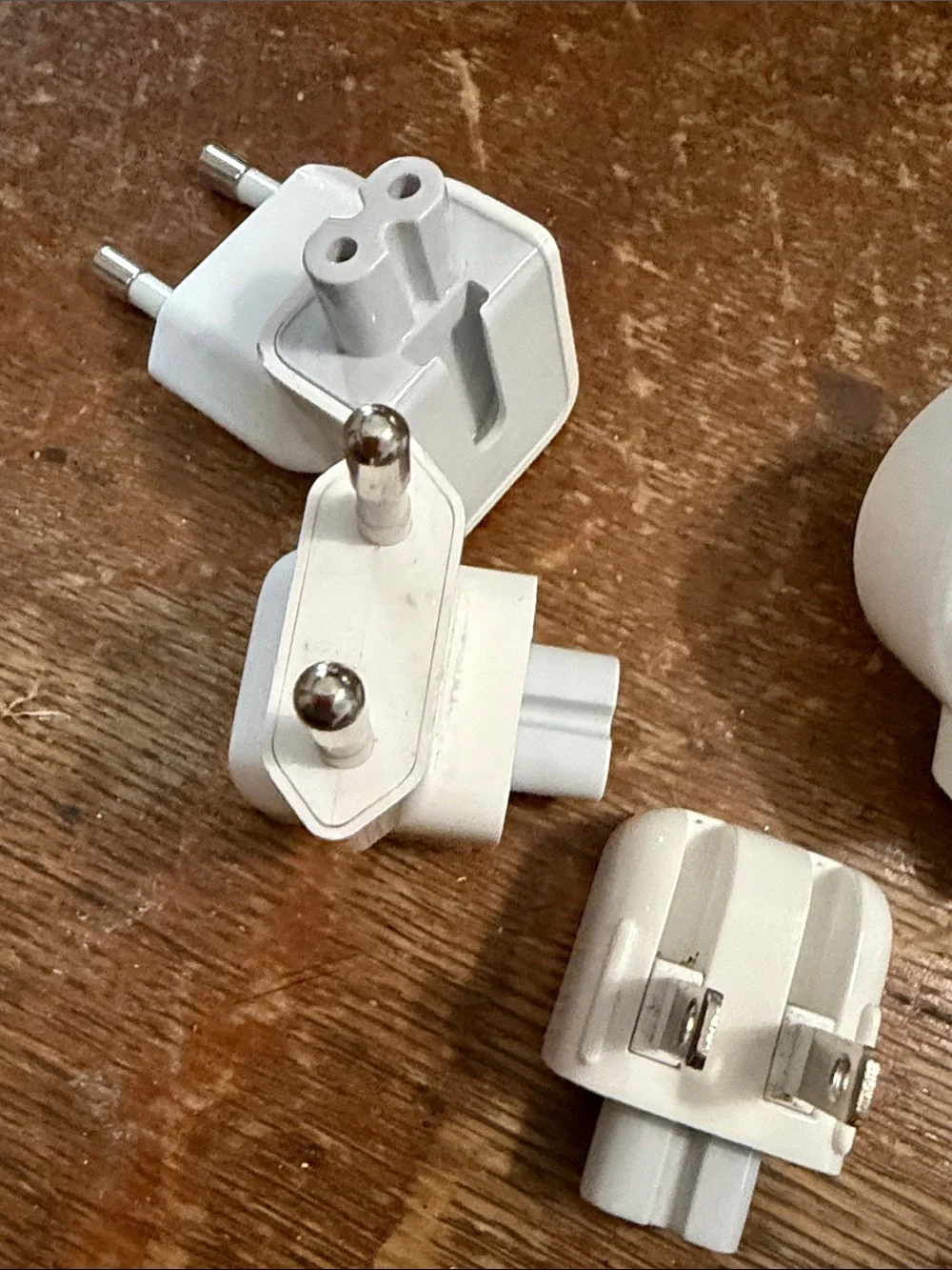 Apple White Travel Power Plug Adapter Set of 4